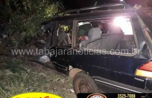 Assaltante morre e outros dois ficam feridos, em acidente em fuga após roubar casa de policial Rodoviário Federal.