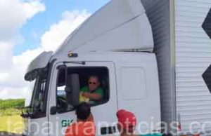 Solidariedade entre amigos realiza entrega de marmitas para caminhoneiros entre Andirá e Palmital.