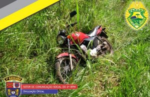 Policia Militar recupera moto furtada em Jacarezinho.