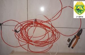 Policia Militar prende dois em flagrante furtando fios de comercio no centro de Jacarezinho.