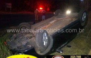 Motorista fica ferido após capotar carro na PR 431 entre Ribeirão Claro e Jacarezinho.