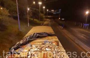 PRF faz grande apreensão de cigarros na região de Santo Antônio da Platina