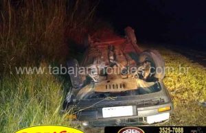 Motorista perde o controle da direção e capota carro na PR 431 em Jacarezinho.