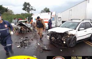 Grave acidente deixa seis pessoas feridas, entre elas uma criança de quatro meses, no km 22 da BR 153 em Jacarezinho