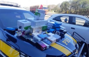 PRF apreende em Jacarezinho diversos eletrônicos contrabandeados.