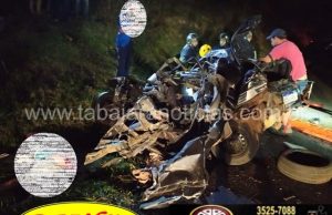 Acidente entre duas carretas e um carro deixa dois mortos e três feridos na PR 092.