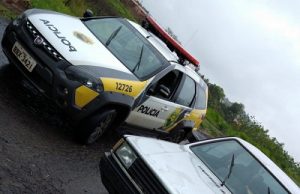 Policia Militar de Santo Antonio da Platina recupera carro furtado.