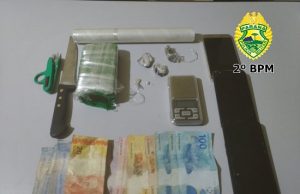 Policia Militar prende dois maiores e apreende dois menores acusados de tráfico em Jacarezinho.