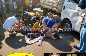 Motociclista fica ferido em acidente entre moto e caminhonete na Vila Silas em Jacarezinho.