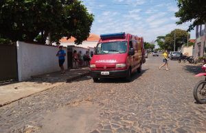 Motociclista sofre fratura ao cair de moto no Jardim São Luis em Jacarezinho.