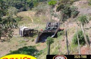 Motorista morre após capotar carreta na PR 092.