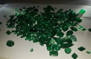 PRF apreende esmeraldas em Campo Mourão