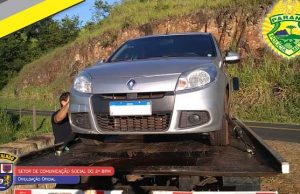 Policia Militar de Ribeirão Claro recupera carro furtado de Policial do estado de São Paulo.