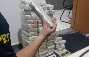 PRF apreende R$ 5,4 milhões em pasta base de cocaína em Cambará.