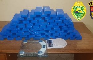 PM apreende 83 tabletes de maconha, que pesaram 34 kg (trinta e quatro quilos) da droga.