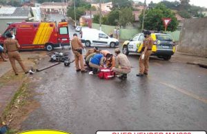Motociclista fica gravemente ferido em acidente entre moto e caminhonete na Vila São Pedro, motorista fugiu sem prestar socorro.