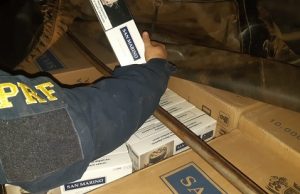 PRF apreende 630 quilos de maconha e 1 milhão maços de cigarros no Paraná.