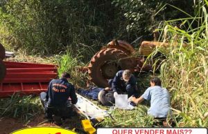 Tombamento de trator com múltiplas vítimas mobiliza helicóptero do Samu, em São Pedro do Ivai.