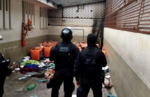 Equipes das Policias Civil, Militar e do Grupo Soe controlaram rebelião na cadeira de Wenceslau Braz.
