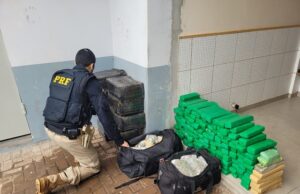 PRF apreende no Paraná mais de 1 tonelada de maconha.