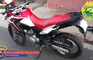 Equipe Rotam apreende motocicleta com irregularidades em Jacarezinho.