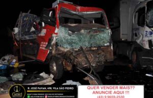 Acidente entre dois caminhões deixa uma pessoa gravemente ferida na BR 369, entre Cambara e Ourinhos.