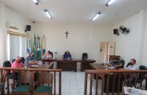 Câmara aprova reajuste salarial de 10,16% aos servidores públicos, em Ribeirão Claro.