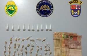 Policia Militar prende maior e apreende menor com drogas em Jacarezinho.