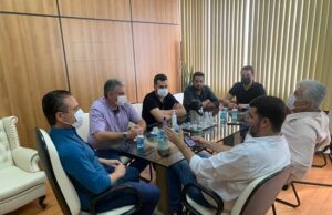 Bonato se reúne com Pedro Lupion e prefeitos para discutir desenvolvimento regional.