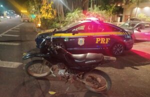 PRF recupera motocicleta com registro de furto/roubo há 15 anos.