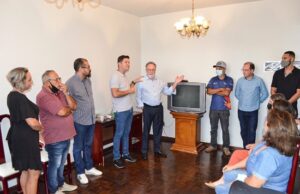 Deputado Tercilio Turini recebe o amigo Guto Silva para conversa com lideranças regionais.