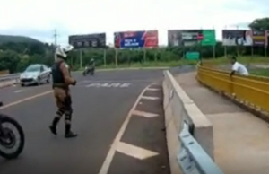 Vídeo! Equipe ROCAM evita tentativa de suicídio, foi o segundo salvamento em menos de um mês em Santo Antônio.