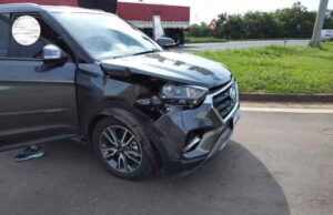 Motociclista fica ferido em acidente entre carro e moto no km 20 da BR 153 em Jacarezinho.