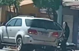 Bandidos assaltam lotérica em Cambara, na fuga capotam o carro, Policia prende um e recupera o dinheiro roubado.