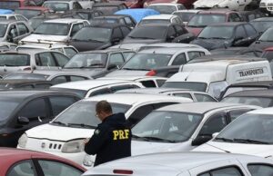 PRF realiza leilão virtual de veículos retidos no Paraná.