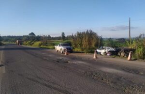 Engavetamento na PR-092 deixa mulher gravemente ferida.