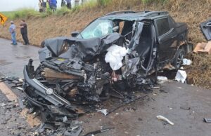 Colisão frontal deixa um morto e três feridos em Santa Mariana.