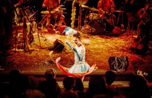 Uma trupe musical animada e colorida chega a Santo Antônio da Platina.