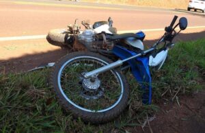 Corsa atinge motocicleta e mata idoso na PR-439.