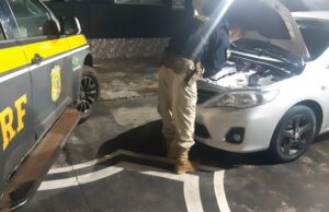 PRF recupera em Jacarezinho um automóvel Toyota Corolla com indicativo de roubo.