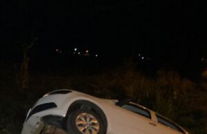 Buraco em via publica sem sinalização causa acidente em Jacarezinho.