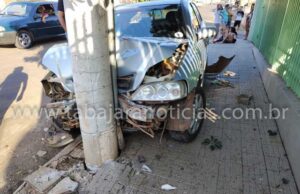 Motociclista cruza preferencial, provoca grave acidente e foge sem prestar socorro em Jacarezinho.
