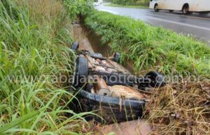 Motorista sai ileso de capotamento na BR 153.