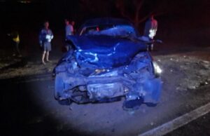 Fox e Ka colidem na PR-431 em Jacarezinho.