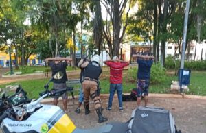 ROCAM realiza operação de transito no centro de santo Antônio da Platina.