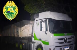 Policia Militar de Jacarezinho recupera caminhão furtado na Bahia.