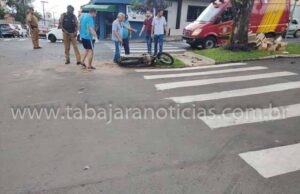 Motociclista fica gravemente ferido em acidente entre moto e carro no centro de Jacarezinho.