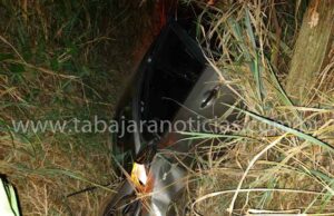 Motorista sofre mal súbito, sai da pista e capota carro e vai parar em buraco na BR 369.