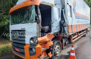 Acidente entre dois caminhões deixa motorista ferido na BR 153.