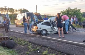 Grave acidente deixa dois mortos entre Ibaiti e Japira.